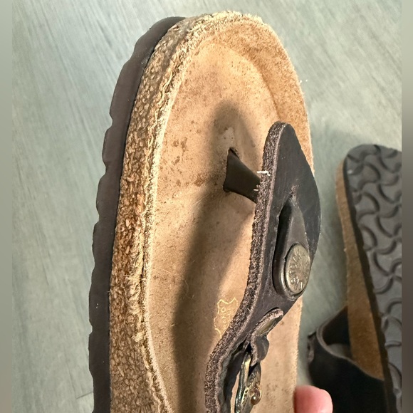 Birkenstock Gizeh Brown Leather Thong Sandals Brass/Gold Accents - Rare Find! - Picture 9 of 16